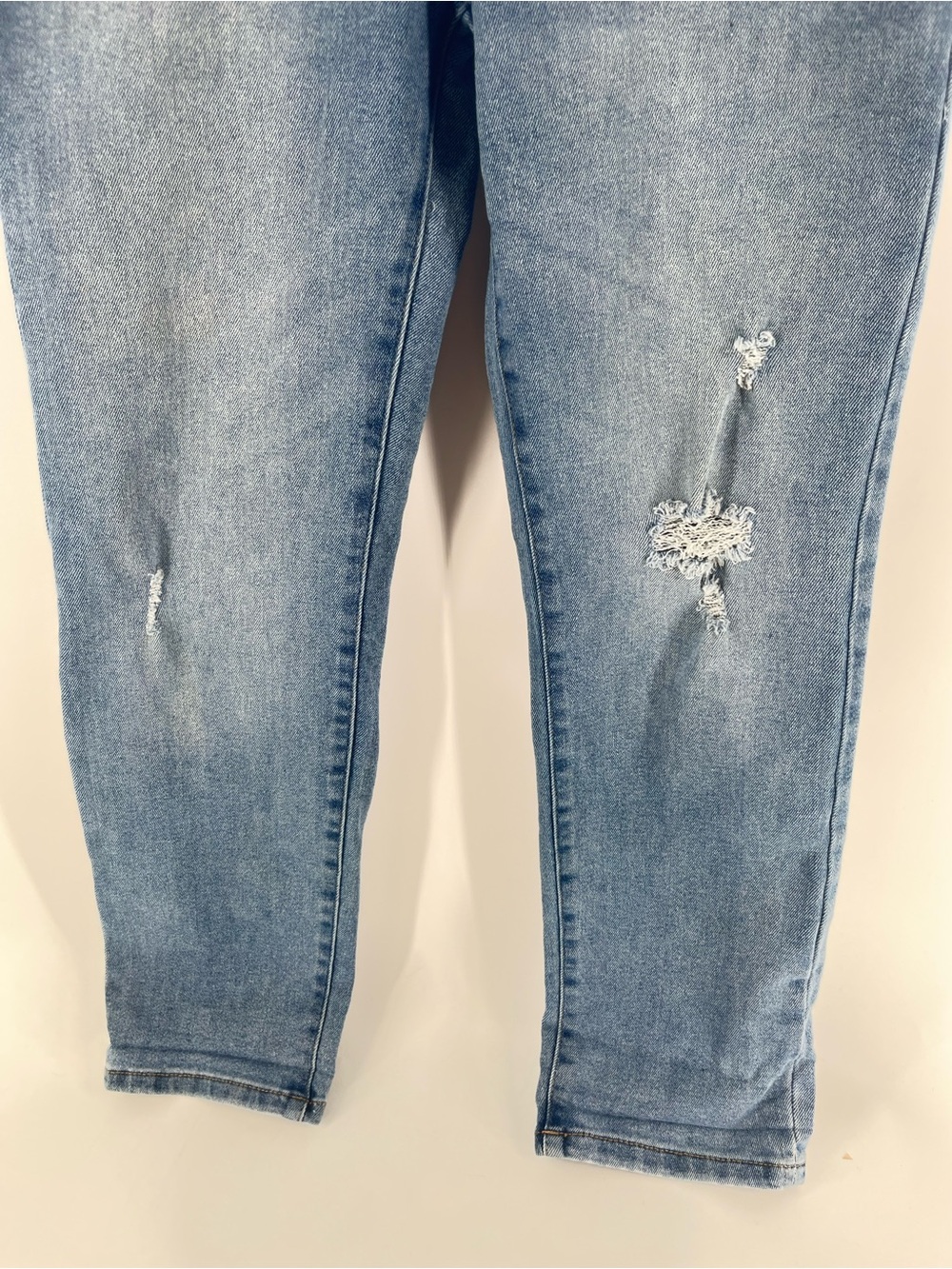 Rachel Rachel Roy Vixen Distressed Straight Jeans 12/31 Light Wash Stretch Denim - Picture 8 of 8